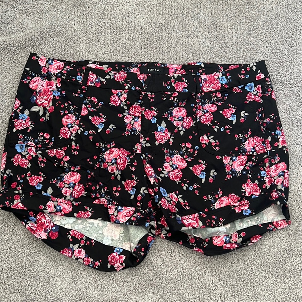 Torrid floral print shorts